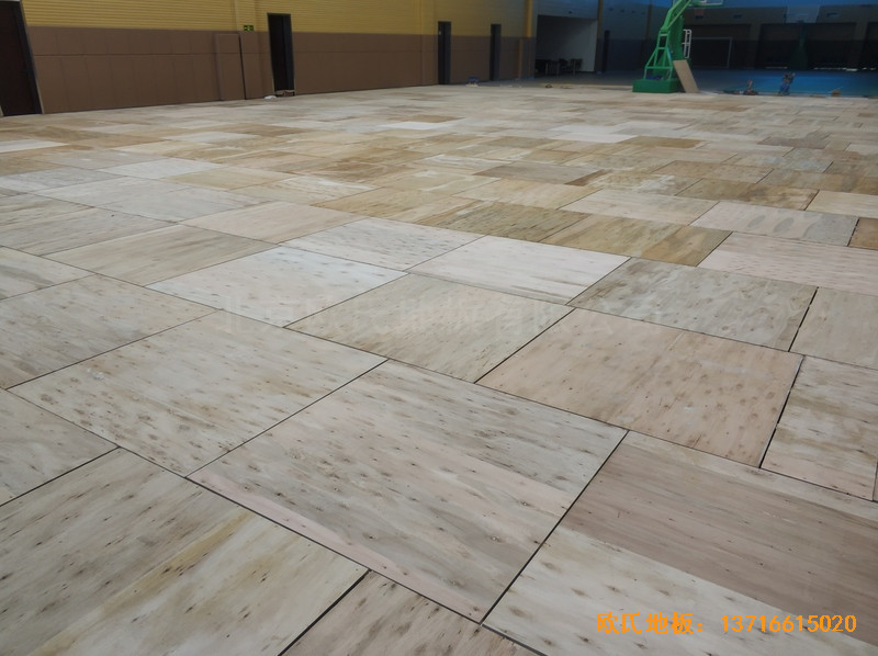 潍坊高密中国电网羽毛球馆体育木地板安装案例2