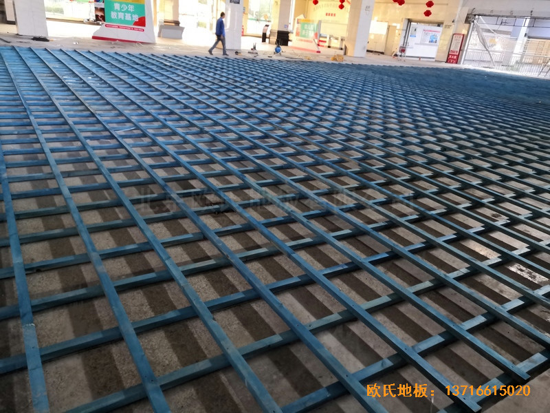 福建龙岩罗龙西路269号篮球馆体育地板铺设案例1
