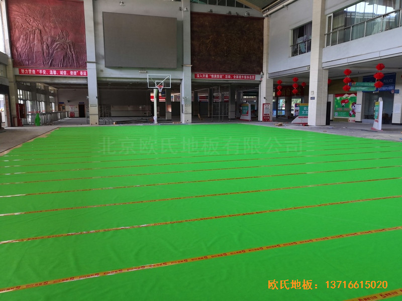 福建龙岩罗龙西路269号篮球馆体育地板铺设案例2