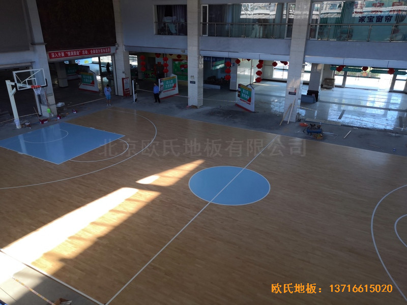 福建龙岩罗龙西路269号篮球馆体育地板铺设案例3