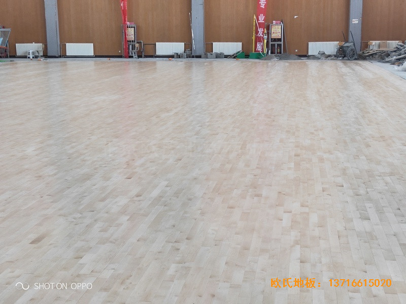 西宁世纪职业技术学校篮球馆体育地板铺设案例3