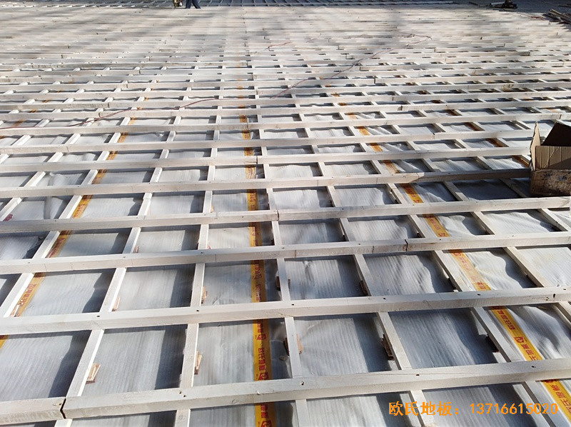 郑州工业应用技术学院体育馆运动木地板铺设案例1