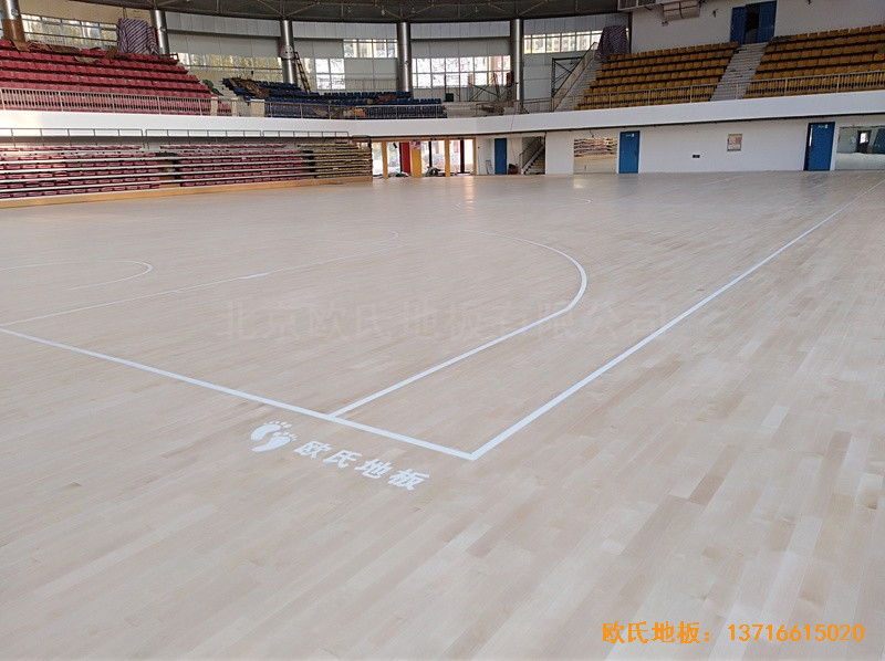 郑州工业应用技术学院体育馆运动木地板铺设案例3