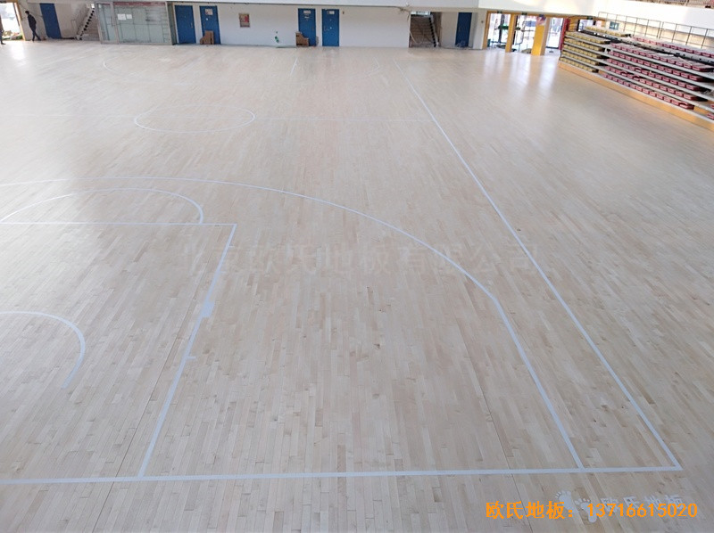 郑州工业应用技术学院体育馆运动木地板铺设案例4