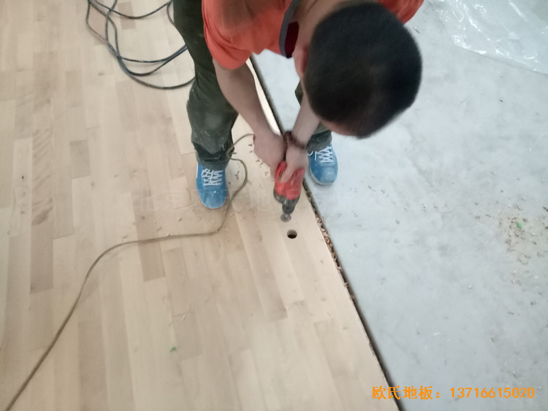 郑州枣庄热力分公司体育馆体育木地板铺设案例3