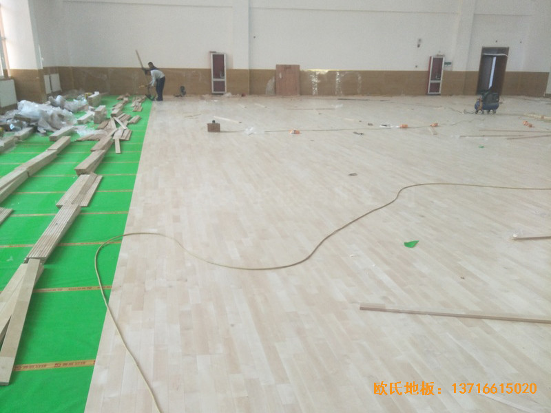 银川第二十九中学篮球馆运动地板安装案例3
