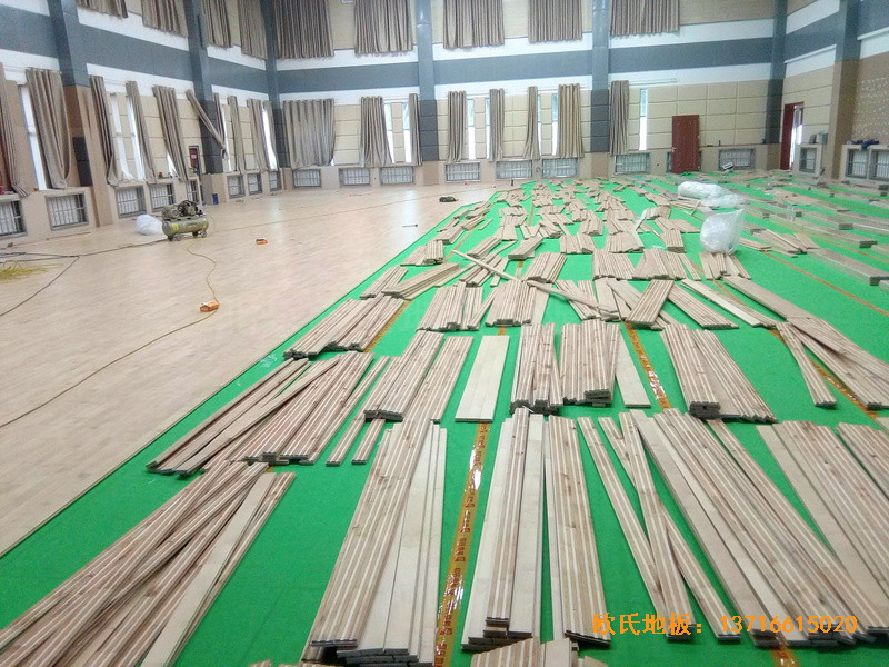 青海省税务干部学校篮球馆体育木地板铺设案例2