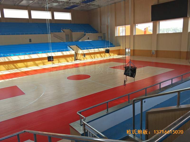 云南楚雄医专学院篮球馆运动木地板安装案例0