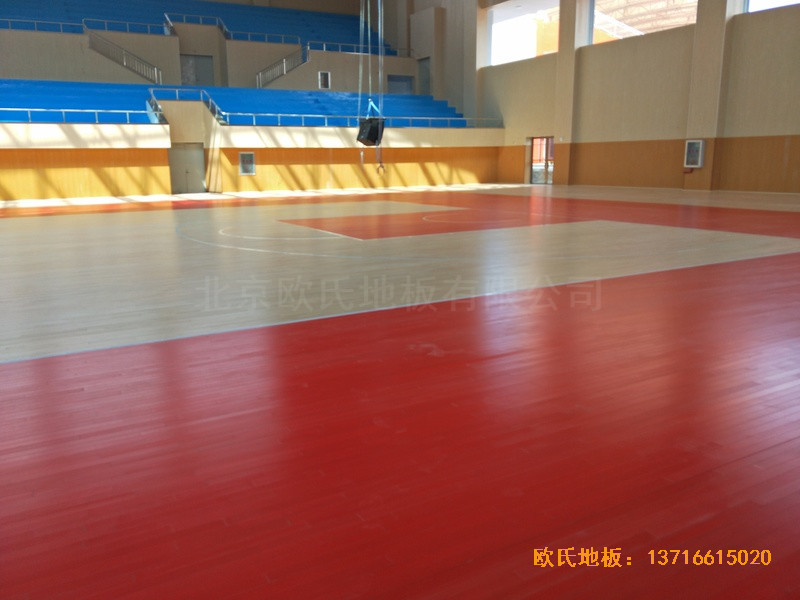 云南楚雄医专学院篮球馆运动木地板安装案例4