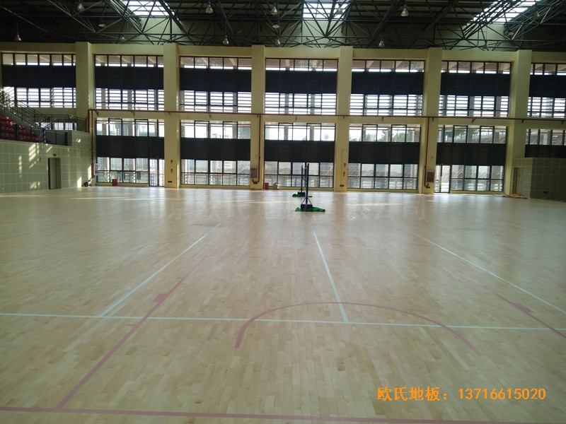 云南滇西技术大学总部篮球馆运动地板施工案例0