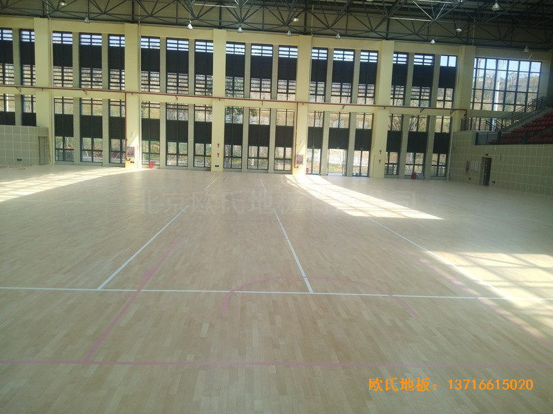 云南滇西技术大学总部篮球馆运动地板施工案例4