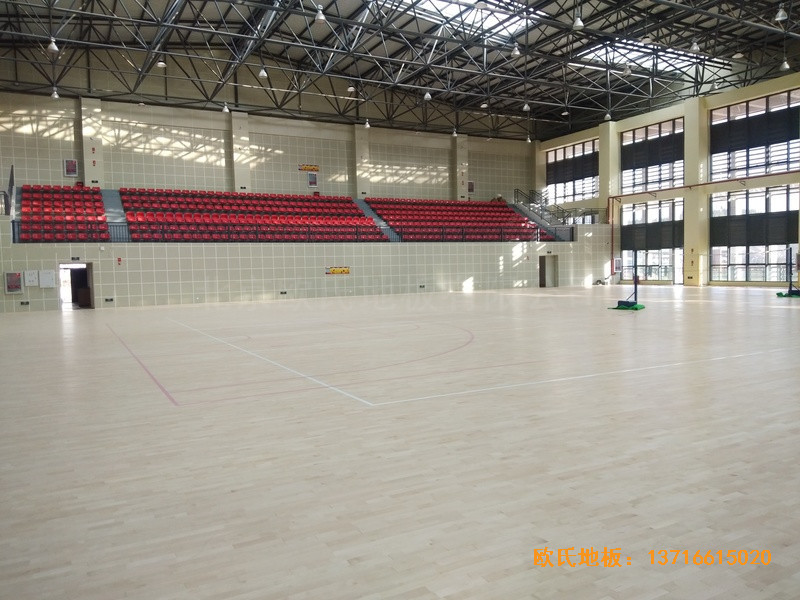 云南滇西技术大学总部篮球馆运动地板施工案例5