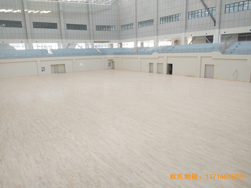 云南红河州财经大学体育馆体育木地板施工案例0