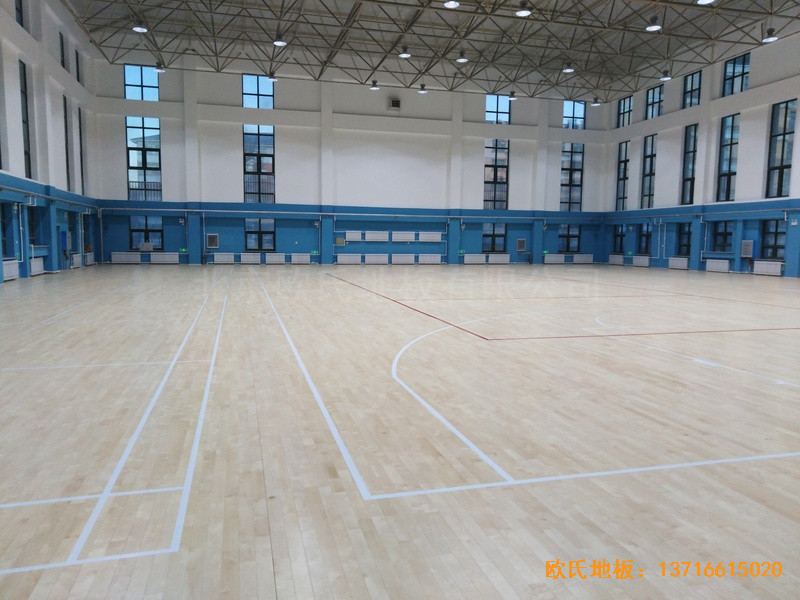 内蒙古扎兰屯职业学院篮球馆体育木地板铺装案例1