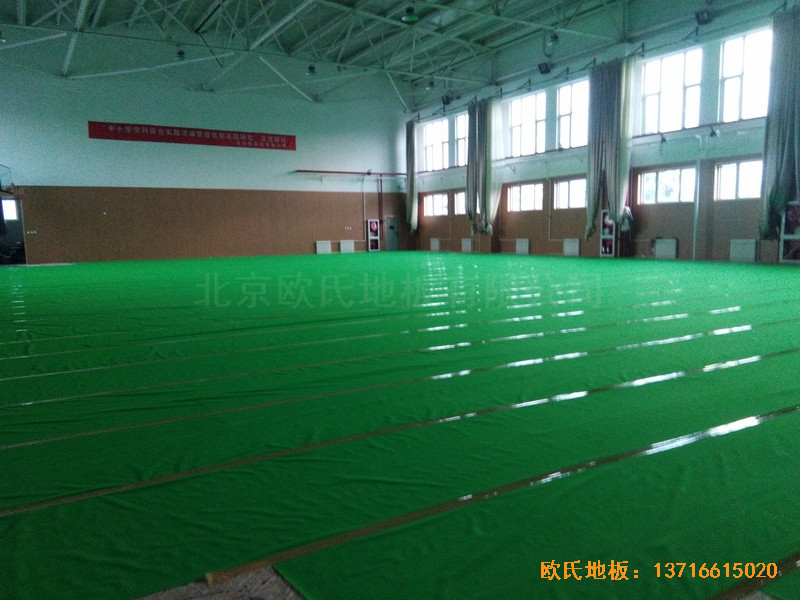 北京怀柔实验小学篮球馆运动地板安装案例2