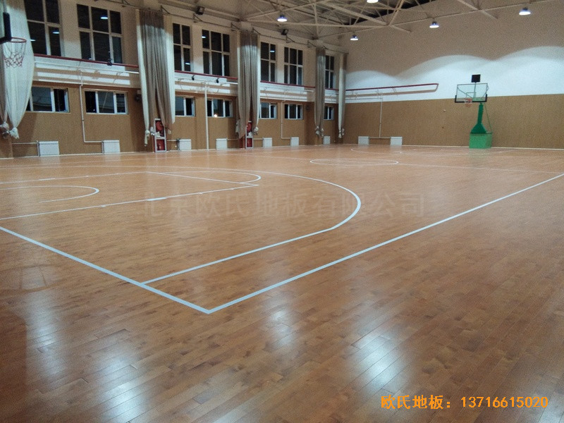 北京怀柔实验小学篮球馆运动地板安装案例3