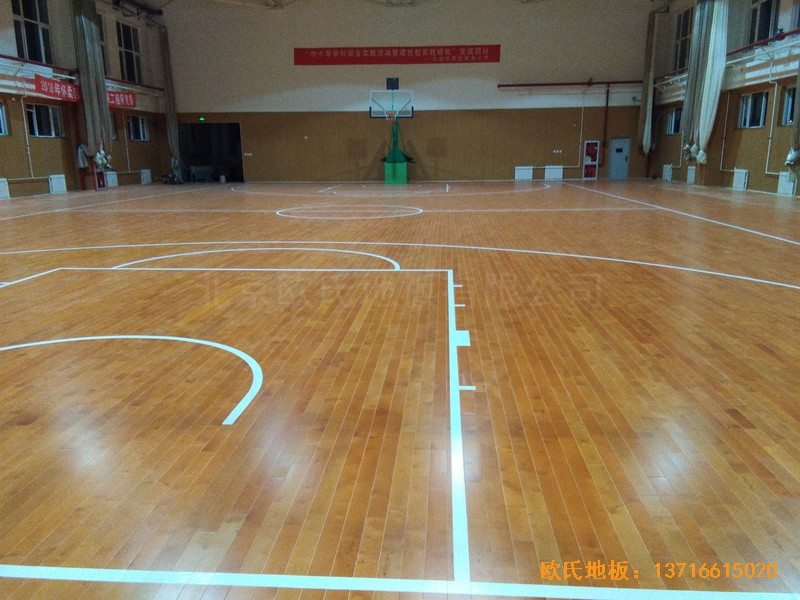 北京怀柔实验小学篮球馆运动地板安装案例5