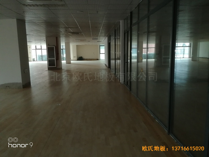 上海松江区佘山镇文体中心体育木地板铺设案例2