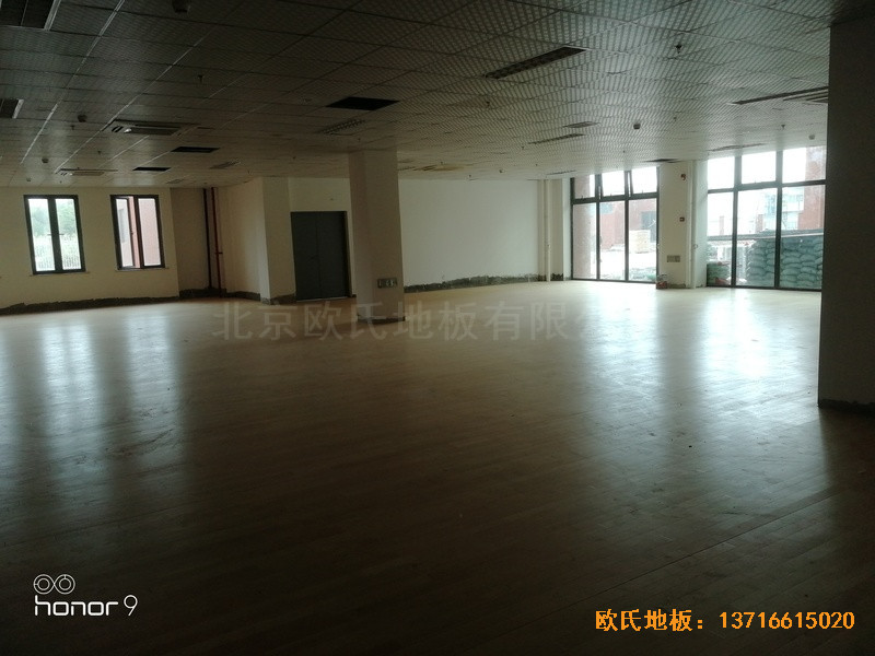 上海松江区佘山镇文体中心体育木地板铺设案例3