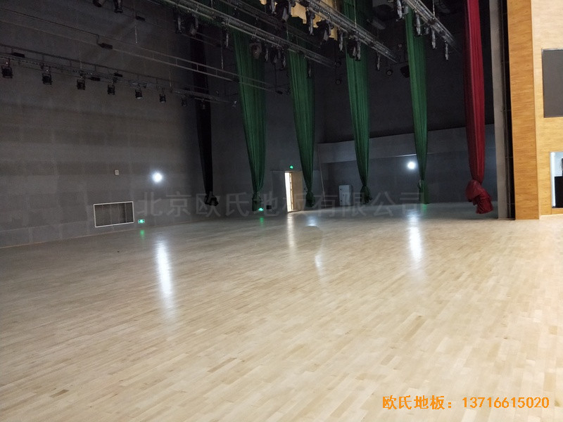 四川宜宾五粮液白酒学院运动馆体育木地板安装案例5