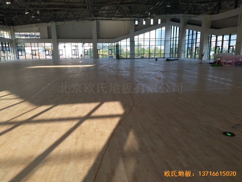 四川宜宾市临港实验学校体育馆体育地板安装案例0