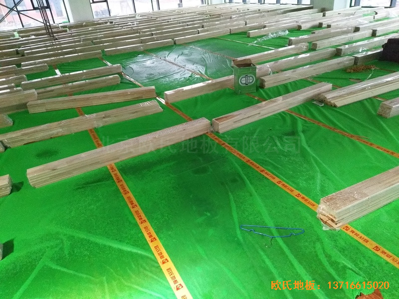 四川宜宾市临港实验学校体育馆体育地板安装案例3