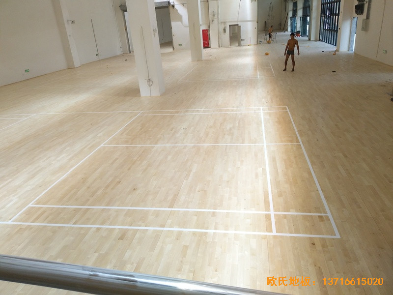 四川宜宾市临港实验学校体育馆体育地板安装案例5