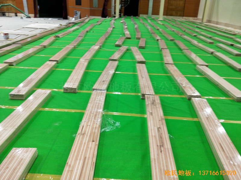 四川白头镇13667部队运动馆体育木地板铺设案例3