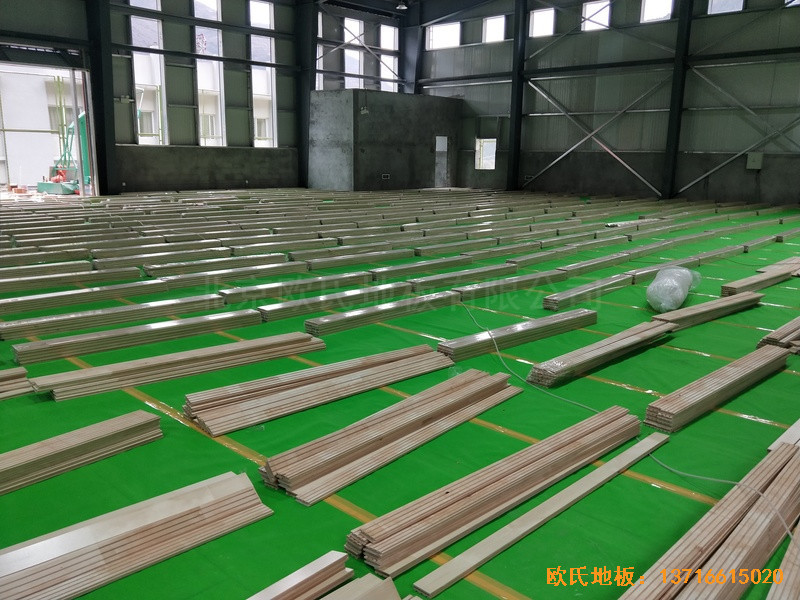 四川阿坝州马尔康消防支队篮球馆运动地板施工案例2
