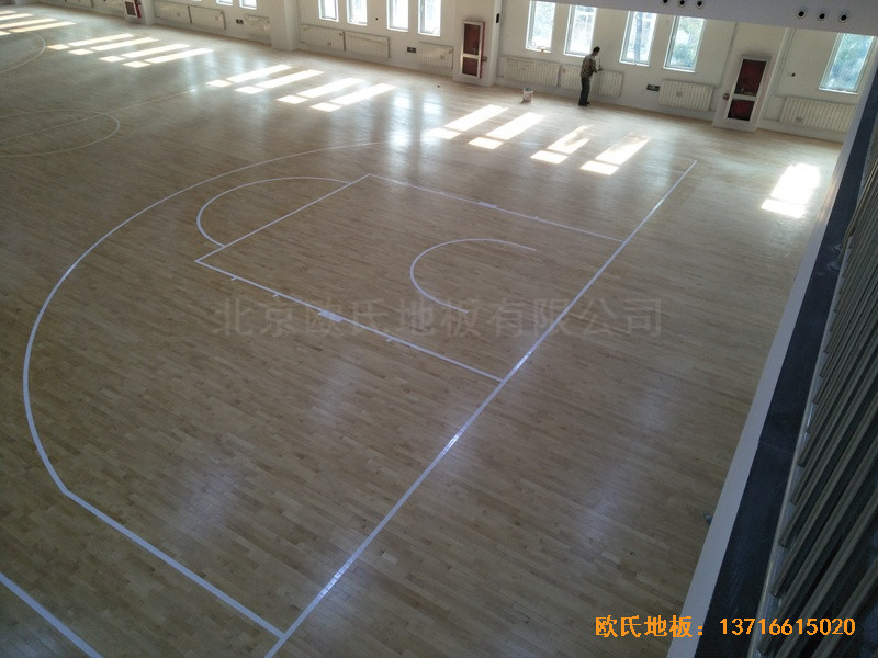 天津一号路四十八中篮球馆运动木地板铺设案例3