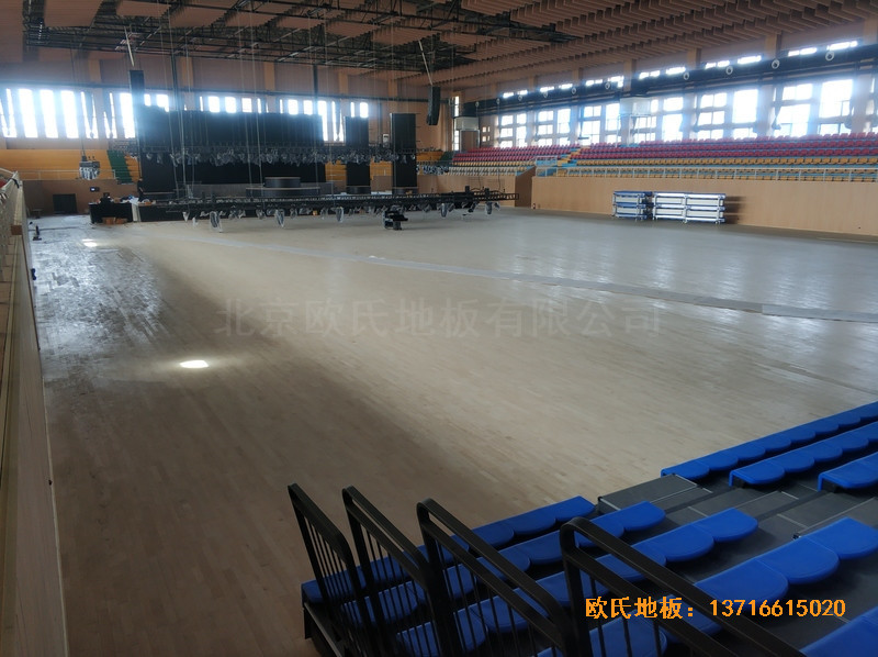宝鸡职业技术学院体育馆运动地板铺设案例4