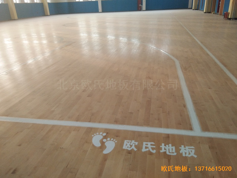 山东李沧徐水路小学篮球馆体育地板施工案例4