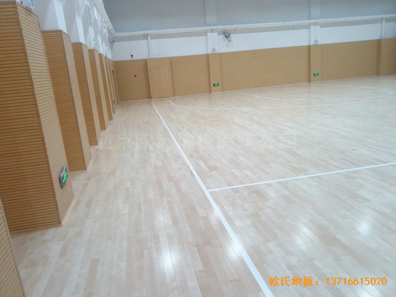 山东济南历下区燕山学校篮球馆运动地板施工案例3