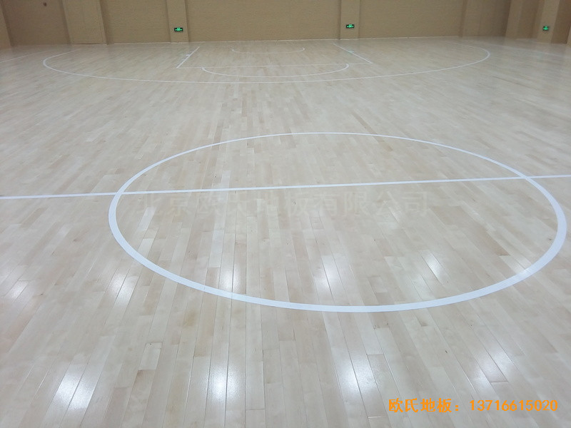 山东济南历下区燕山学校篮球馆运动地板施工案例4