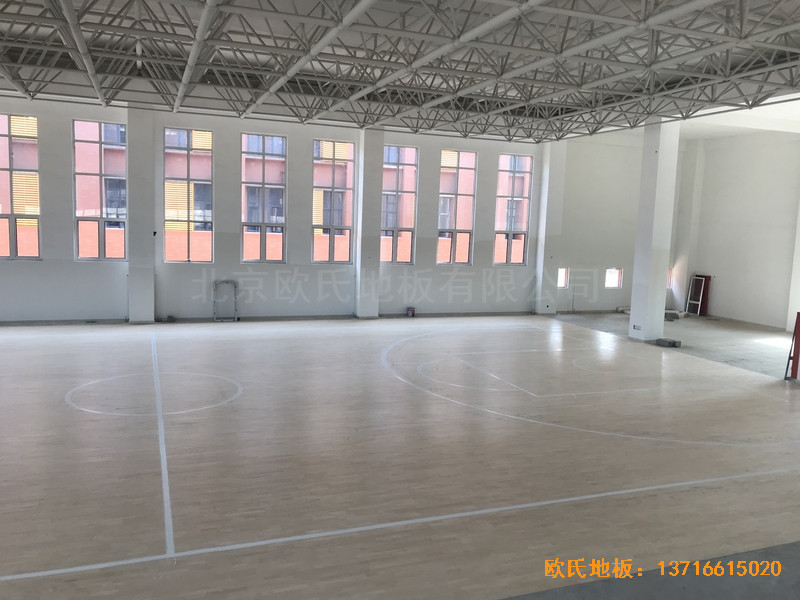 山东济南历城区雪山小学篮球馆运动木地板施工案例0