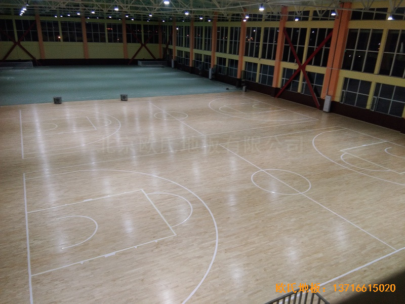 山东济南章丘双语学校篮球馆体育木地板铺设案例4