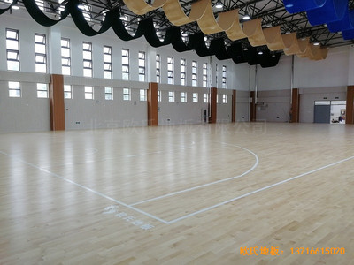 乌鲁木齐达坂城中学篮球馆体育地板铺装案例