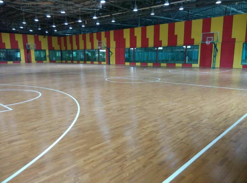 运动木地板选择什么颜色 运动木地板选择什么颜色