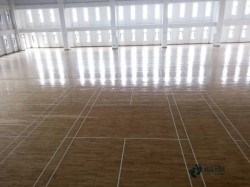 用什么篮球场地木地板厂家报价