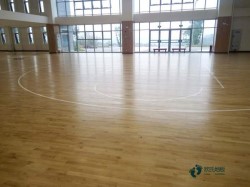 学校篮球场地板防火吗