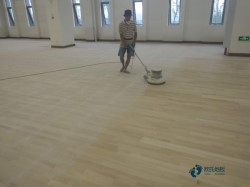 普通运动场地木地板施工步骤