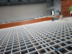 45度斜铺龙骨体育场地木地板安装公司
