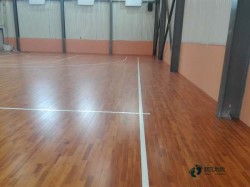 45度斜铺龙骨运动场地地板安装公司