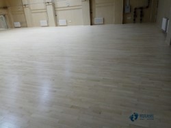 不错体育场木地板施工方案