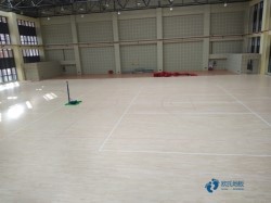 用什么运动场地木地板安装公司