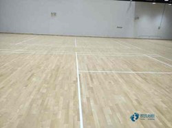 双层龙骨篮球体育地板清洁保养