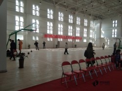 双层龙骨篮球场馆地板保养