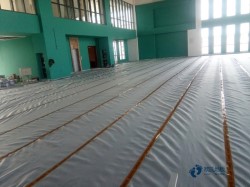 悬浮式篮球场地地板施工