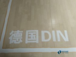 用什么篮球馆地板安装公司