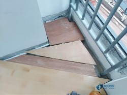 悬浮体育馆木地板施工队